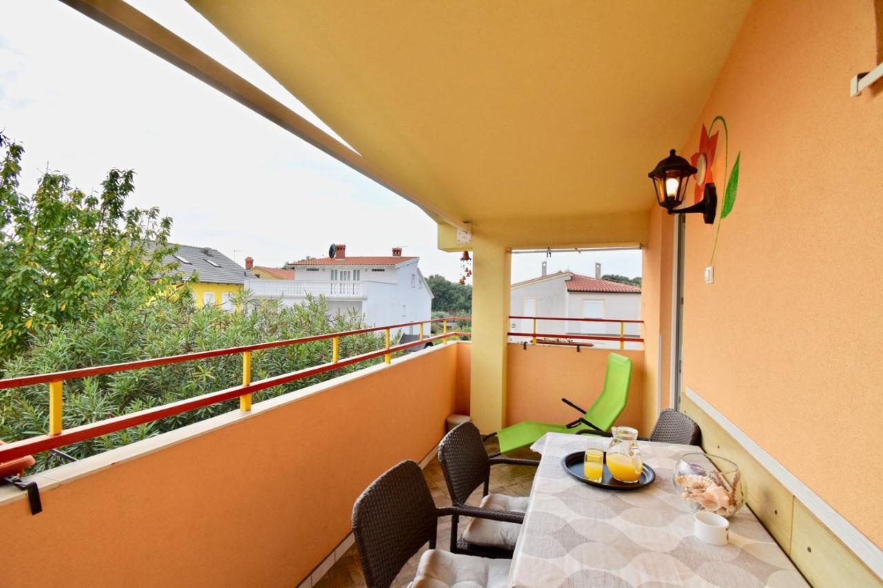 Holiday Apartments מדולין מראה חיצוני תמונה
