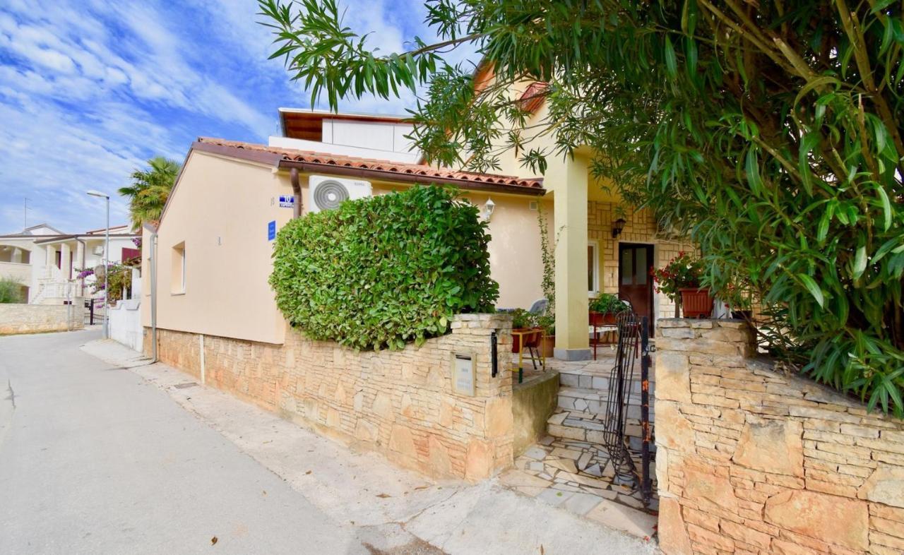 Holiday Apartments מדולין מראה חיצוני תמונה